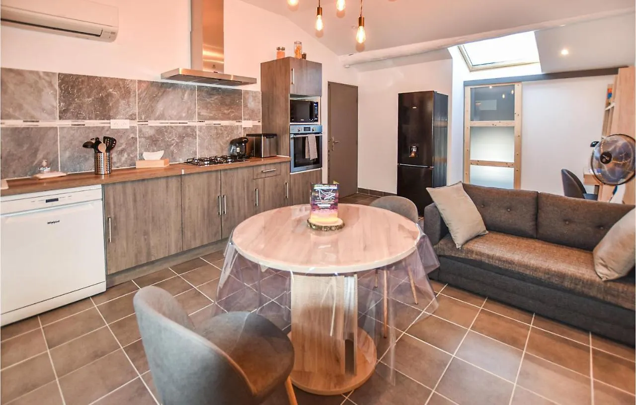 1 Bedroom Nice Apartment In Avignon 0*,